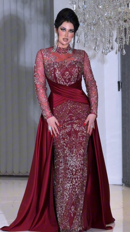 Zena Fashion Taş Püskürtme Bel Detaylı Pelerinli Saten Abiye Bordo